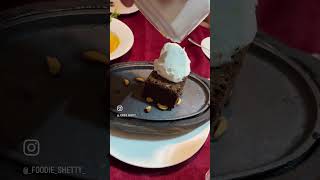 Brownie sizzlers with ice cream | #sizzlingbrownie #sizzlers #dessertlovers #brownie #sanak #shorts