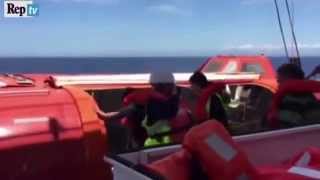 Spagna: traghetto in fiamme, l'abbandono della nave nei video dei passeggeri