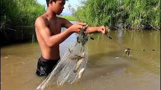 Net Fishing at pailin Province - Khmer Cast Net Fishing -Cambodia Traditional Fishing ( Part 46)