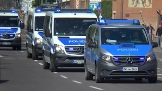 Einsatzfahrten der Polizei beim Derby VfB Stuttgart gegen den Karlsruher SC am 09.04.2017