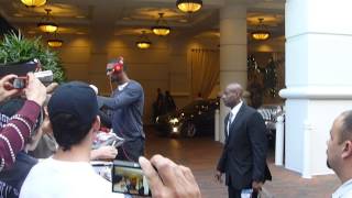 NBA Player Chris Bosh signing several autographs - TopSignatures.com