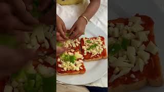 Easy bread pizza 🍕 #food #breadpizzarecipe #easyrecipe #shorts #foodie #challenge#kids #music