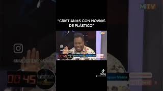 Cristianos con novias de plástico