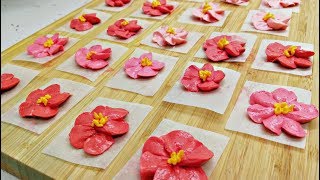 HOW TO MAKE BUTTERCREAM FLOWERS