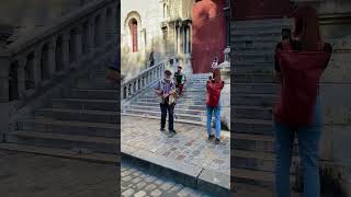 Cute couple of musicians near the Basilique du Sacré-Cœur in Páris🇫🇷😻 #shorts #walkingtour  #cat