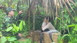 A kind policeman suddenly appeared to help the single mother complete the small house