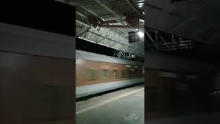 12297 Ahmedabad-Pune AC Duronto Express Train High Speed Action At Palghar Railway Station