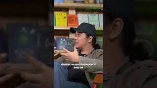 Kesadaran Yang Sama Mengekspresikan Dirinya Jadi Jagat Raya