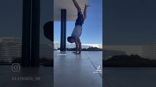 How to do a handstand #calisthenics #motivation #dedication #workout #balance #workout #handstand