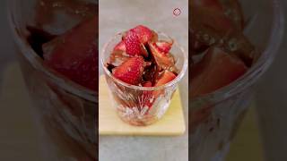 Strawberry chocolate.  Delicious one-minute dessert #short video