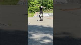 Bar ride #bmx #bmxbike #bike #ridebmx #trick #4u #foryou #4k #bikelife #bmxlife #hucker #mikehucker