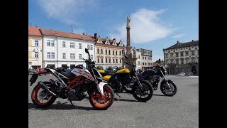 Hrad Pecka, 300 zatáček v Hořicích a Český Šternberk na Ducati a KTM