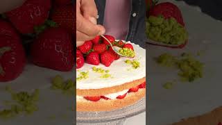 Sahnig-cremige Erdbeertorte 🍓: Einfach & Lecker! 😋🎂 #Torte #Backen #shortsvideo #rezeptidee #shorts