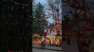 Menashe house - West Seattle - USA #christmas #decoration