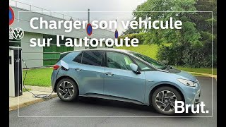 Charger son véhicule sur l'autoroute | Brut, avec Volkswagen