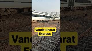 खूबसूरती देखिए वन्दे भारत एक्सप्रेस की।#shortvideo #vandebharatexpress