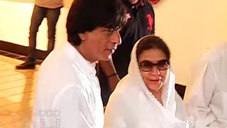 ShahRukh Khan does Shocking thing at  Vinod Khanna's Prayer Meet in Mumbai | Planet Bollywood News