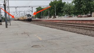 Karnatak Samprk Kranti / August Kranti Tejas Rajdhani Express