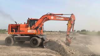 Aesthetic & Satisfying: Excavator Loading Mud into Trolley