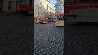 Průjezd cvičné tramvaje ČKD TATRA T3R.P Ev.č.5516 kolem zastávky Anděl #tram #dpp #shorts #praha