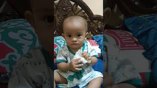 Anak bayi yang doyan banget makan kerupuk #shorts #babyboy #momlife #iburumahtangga