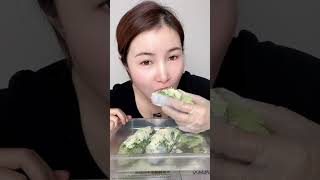 Ice ASMR frozen freezer eating#iceasmr #satisfying #icebites #asmreating