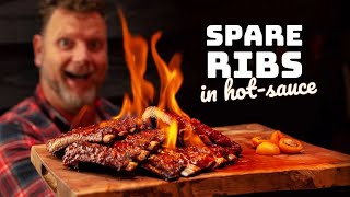 SPARERIBS met hot sauce op de BBQ!