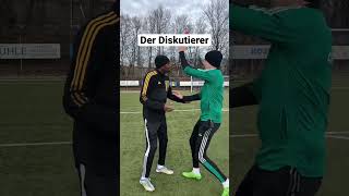 #Anzeige | Verschiedene Spieler bei einer roten Karte 😂⚽️ #shorts#fussball#comedy