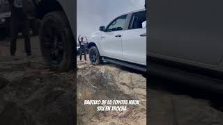 La nueva Toyota Hilux SRX 4,0 automática en trocha. ¡Así bautizamos los carros aquí!