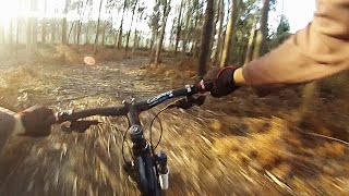 Downhill Mountain Bike Descida Rápida. Gopro White Edition.