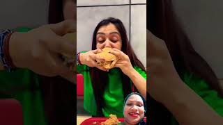 Sara chicken kha gyi khebdi #funny 🤣🤣 #foodie #mirchi #foodchallenge #trendingshorts ##greenscreen