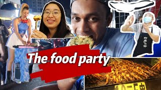 India China couple- THE SNACK HEAVEN | 浅尝南宁特色小吃酸嘢假蒌夹 | 三街两巷打卡南宁夜生活 | 印度飞饼小哥翻车现场