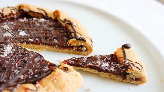 TARTE DE COCO COM DOCE DE MORANGO E CHOCOLATE