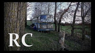 RC. Le vieux bus du bord de l'eau