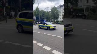 #polizei #police auf #einsatzfahrt mit #blaulicht in #hamburg auf dem Weg zum #einsatz