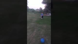 Mi niño jugando con la pelota ⛹