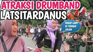 Ikut Kirab Sampai Lari-lari Di Jalanan Demi Mau Nonton Atraksi Drumband LATSITARDA D Depan Kodam 😅