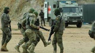 Las Fuerzas Armadas Españolas instruyen en entrenamientos básicos a militares ucranianos.