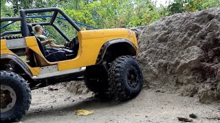 #Ford #Bronco #climbs #cliff #RC #short #shorts #scale #rock #crawler #radioControl #axial #SCX10