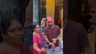 Was Virat Kohli UNCOMFORTABLE because of his FAN? 😱😅 #tv #bollywood #ytshorts #trending