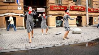 Charleston street performance  "Striped Happiness" with Ksenia Parkhatskaya