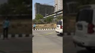 Toyota Innova Crysta vs Mahindra Scorpio tug of war.