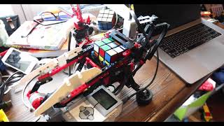 This ROBOT Solves the Rubik's Cube