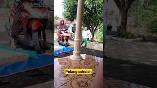 Pulang sekolah