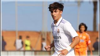 15-year-old Álex Mora is A COMPLETE FORWARD