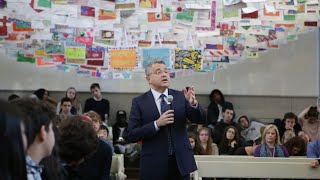 Former Visiting Scholar Jeffrey Toobin Returns to Friends