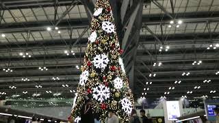 CHRISTMAS TREE BANGKOK THAILAND AIRPORT 2023 MERRY CHRISTMAS AND  HAPPY NEW YEAR  2023 WELCOME 2024