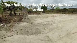 retroescavadeira fazendo uma quadra de futsal