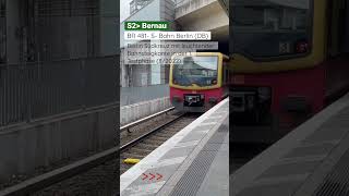 Ausfahrt einer S2 am Bahnhof Südkreuz (Berlin) mit leuchtender Bahnsteigkante | ÖPNVinBB | #shorts