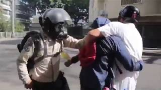 Diputado Rafael Guzman es agredido por la policia por defender a un menor de edad #Venezuela